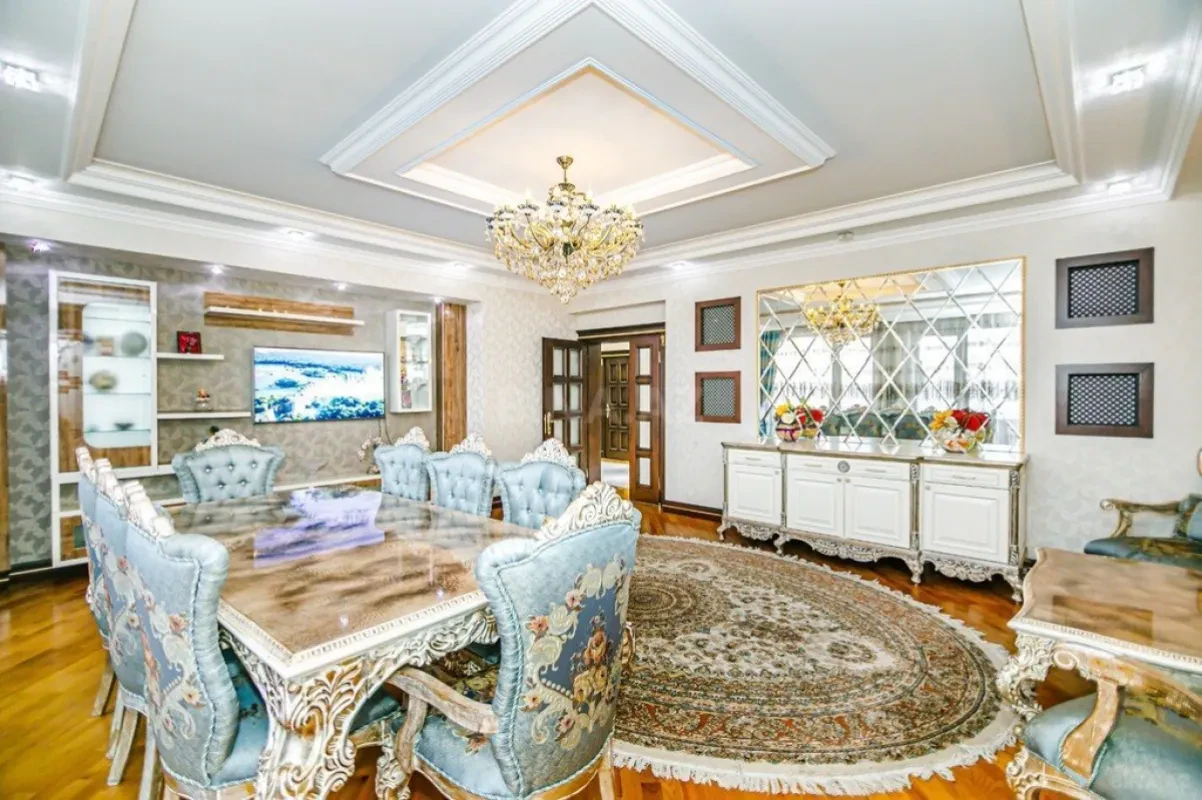 Kirayə verilir 4 otaqlı mənzil 220 m²