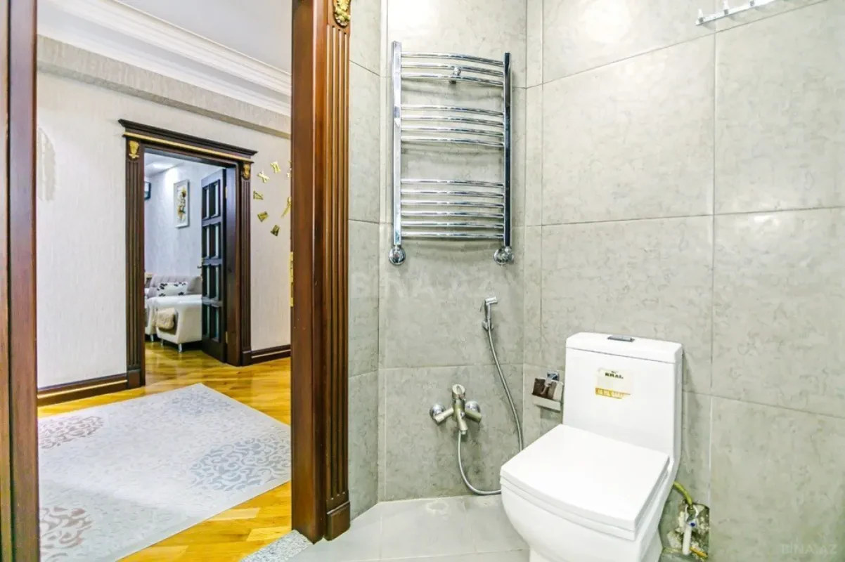 Kirayə verilir 4 otaqlı mənzil 220 m²