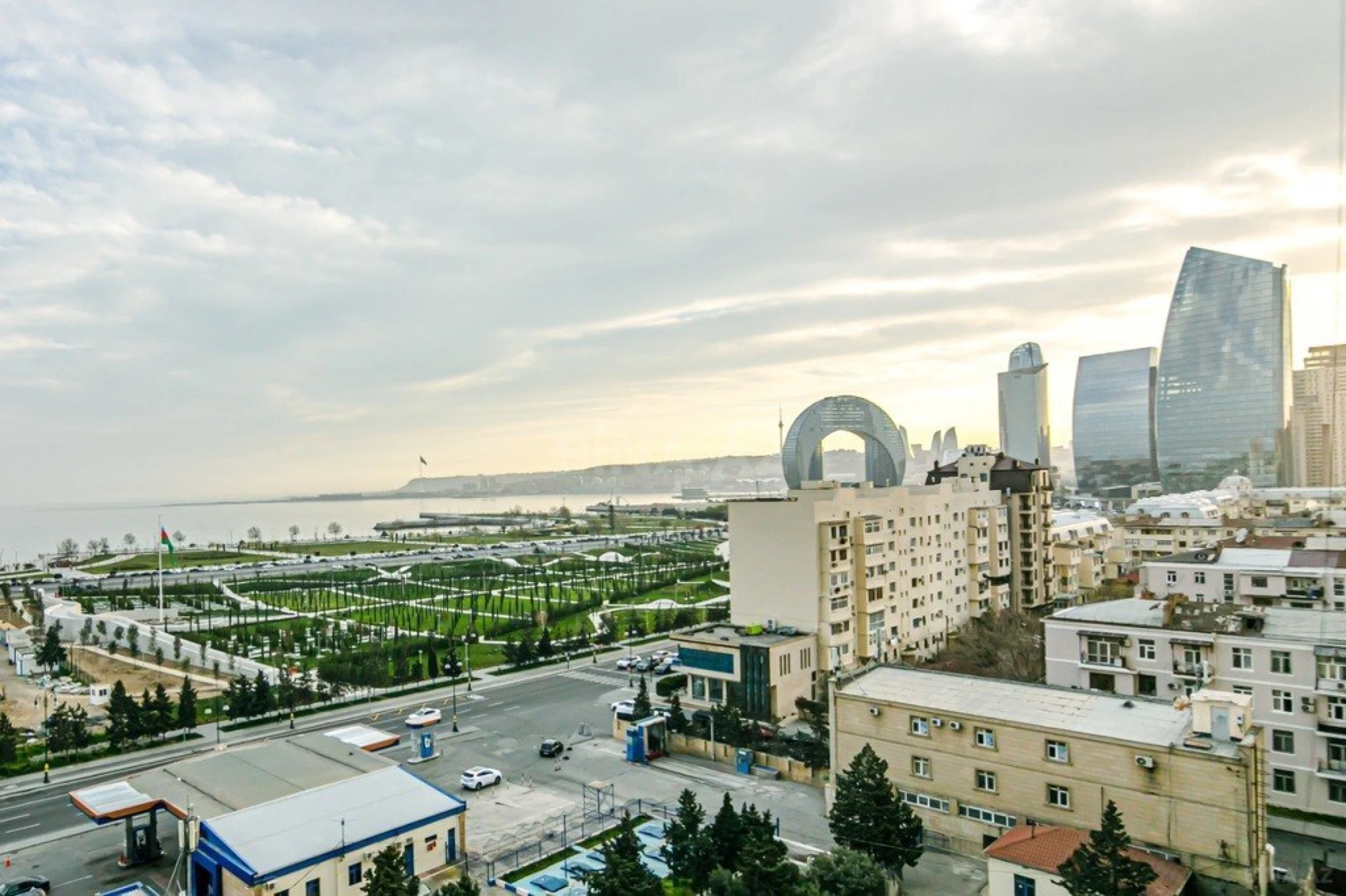 Kirayə verilir 4 otaqlı mənzil 220 m²