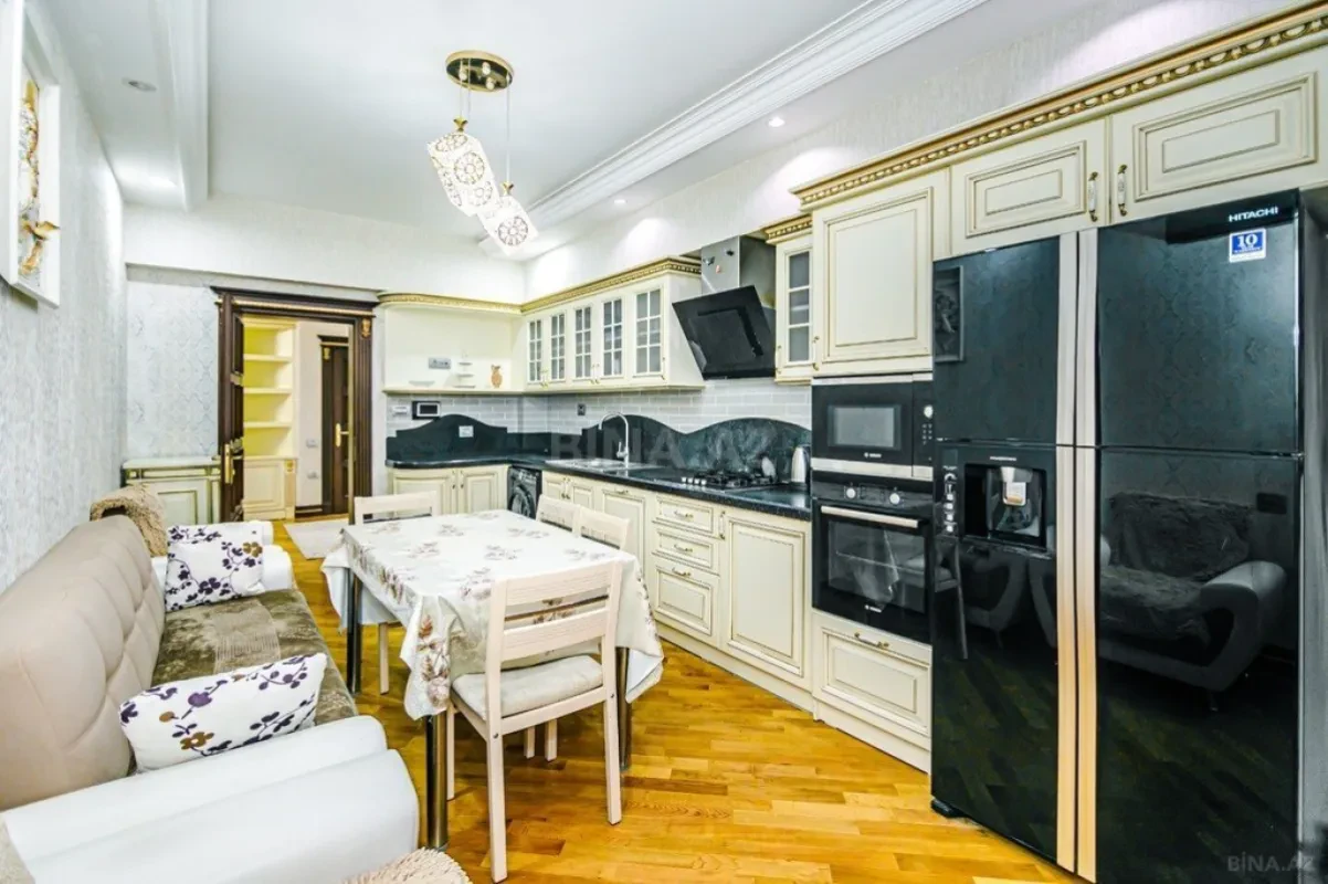 Kirayə verilir 4 otaqlı mənzil 220 m²