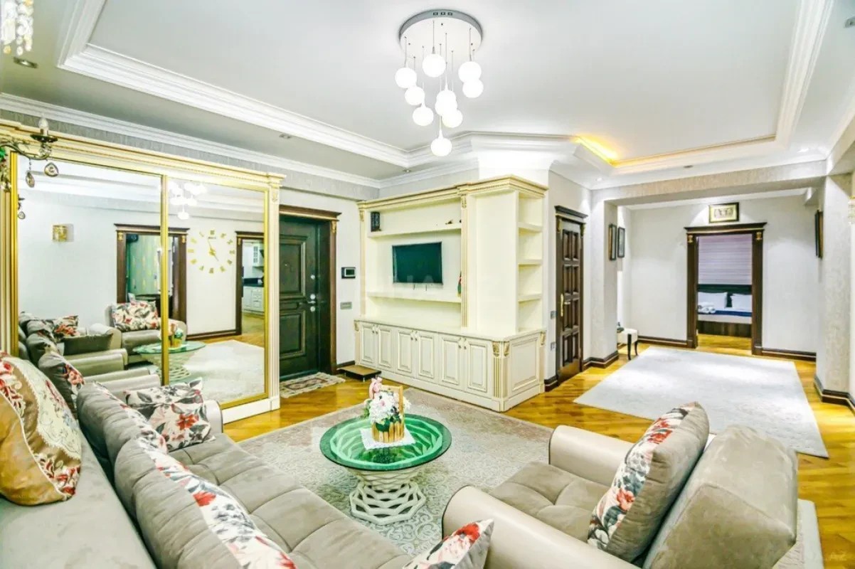 Kirayə verilir 4 otaqlı mənzil 220 m²