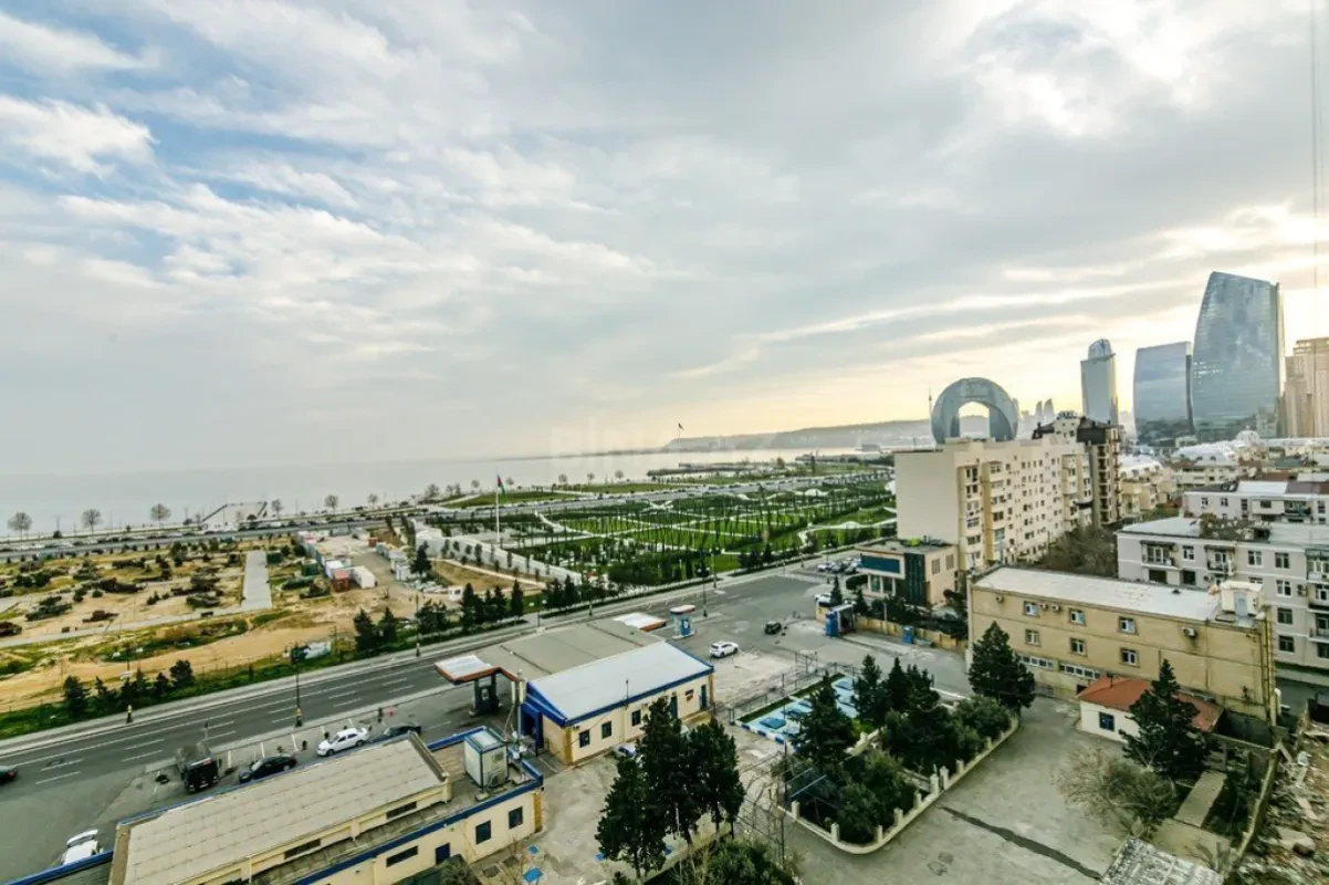 Kirayə verilir 4 otaqlı mənzil 220 m²