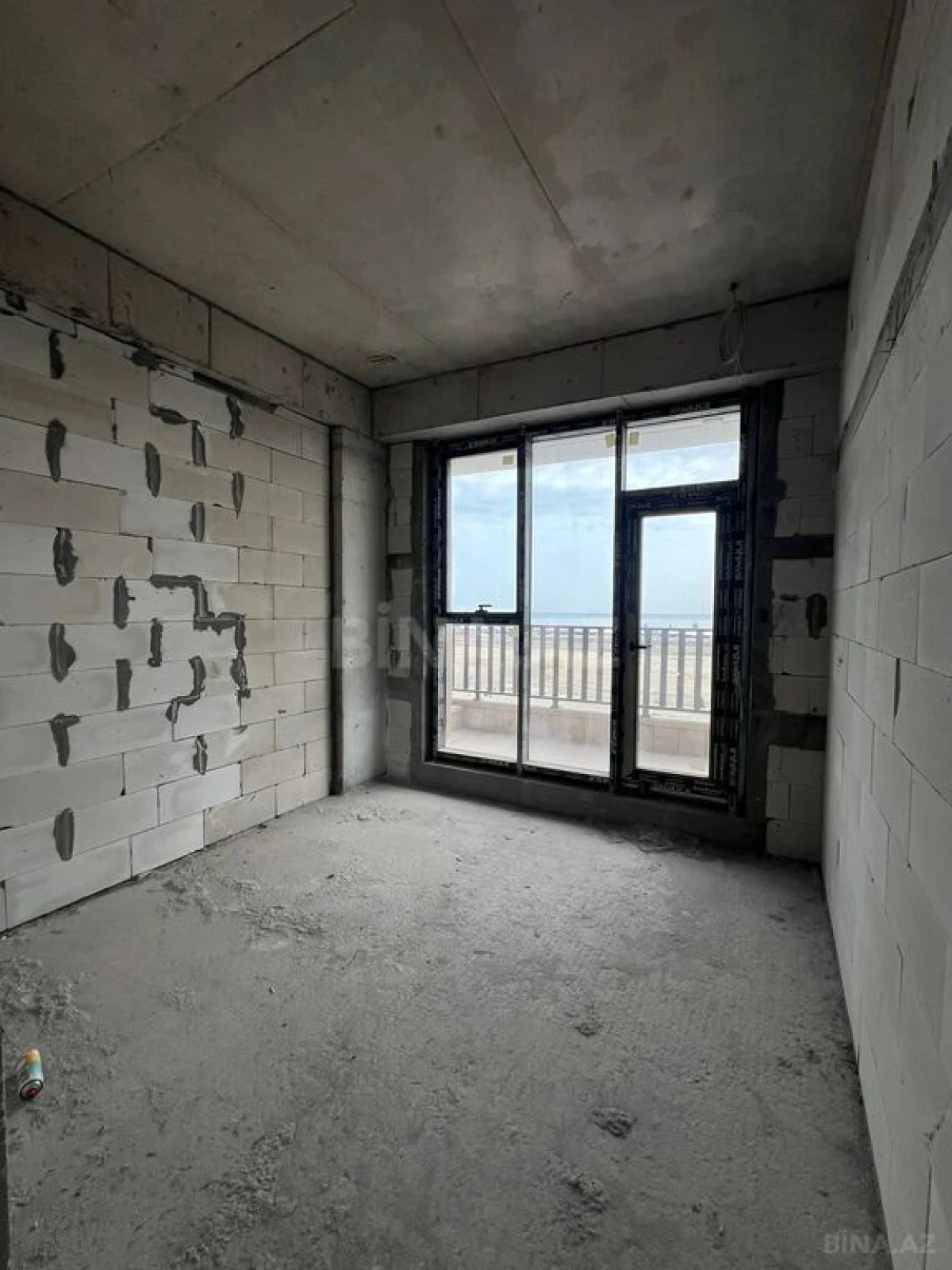 Satılır 3 otaqlı mənzil 140 m²