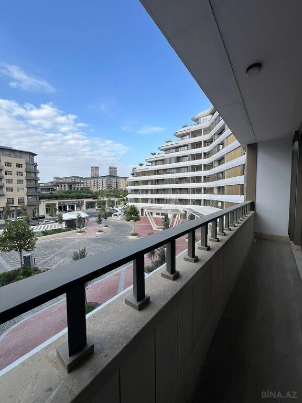 Satılır 3 otaqlı mənzil 140 m²