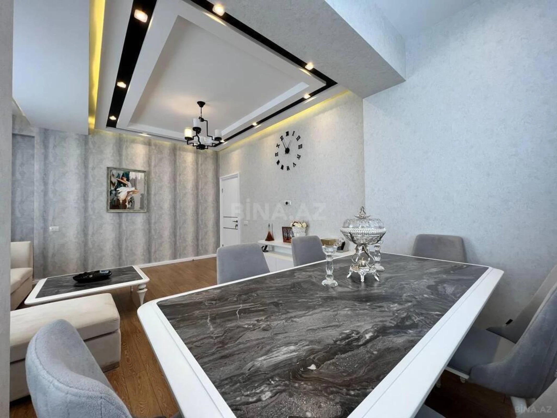 Kirayə verilir 2 otaqlı mənzil 76 m²