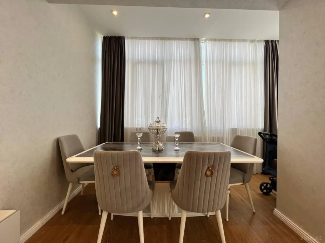 Kirayə verilir 2 otaqlı mənzil 76 m²