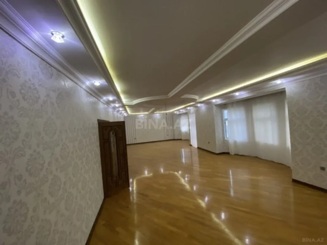 Satılır 20 otaqlı həyət evi 800 m²