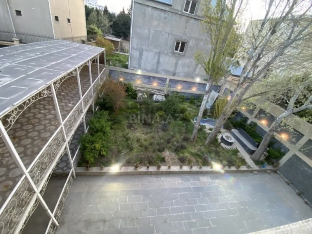 Satılır 20 otaqlı həyət evi 800 m²