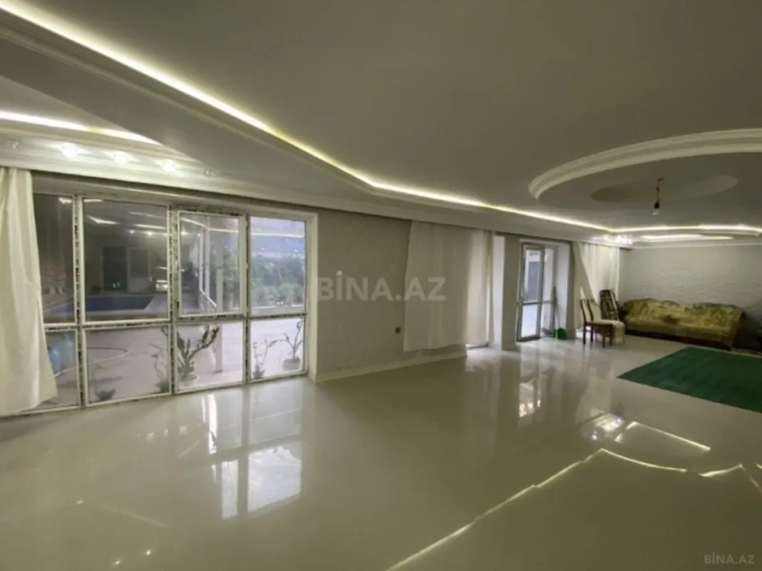 Satılır 20 otaqlı həyət evi 800 m²