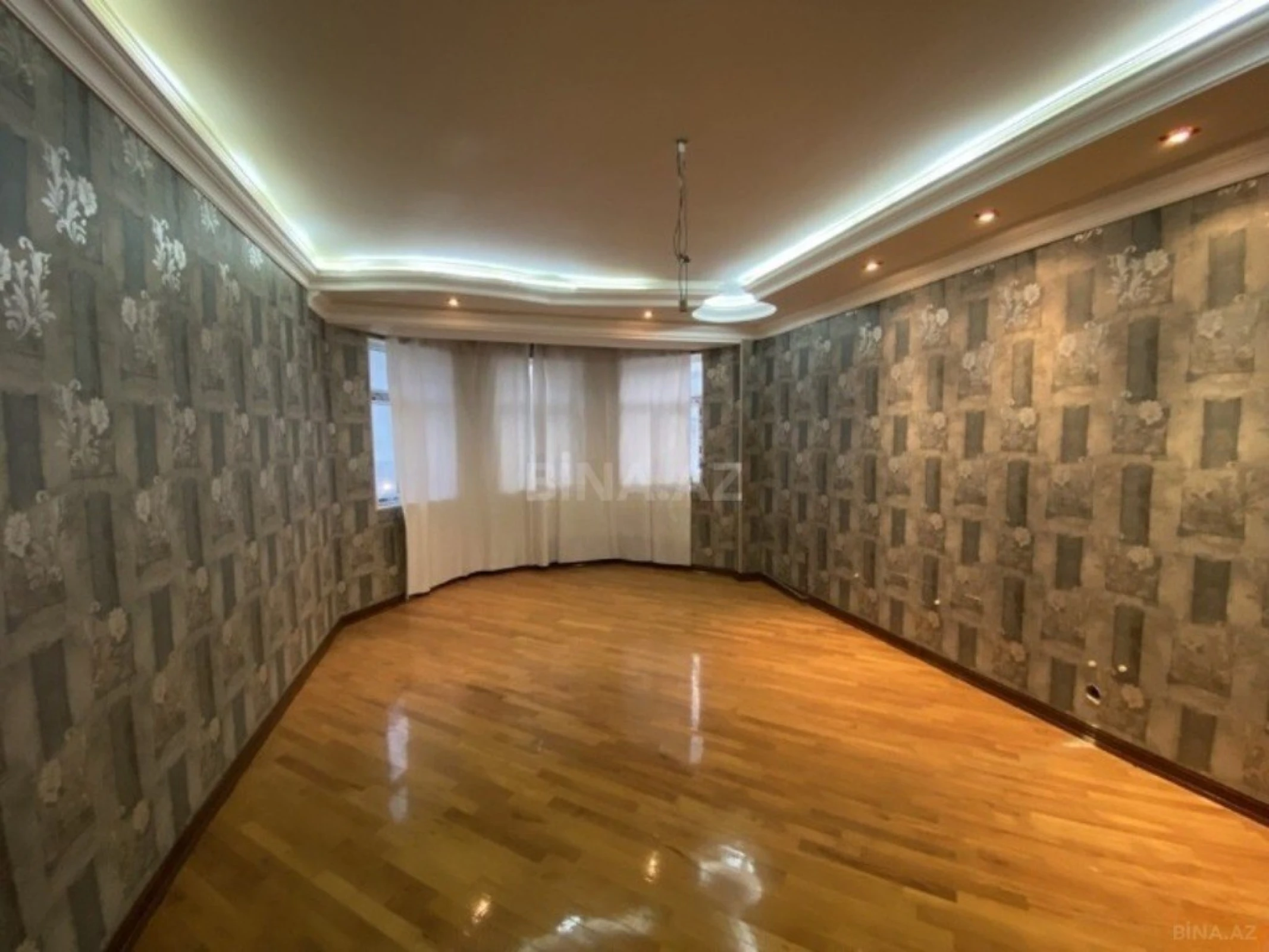 Satılır 20 otaqlı həyət evi 800 m²