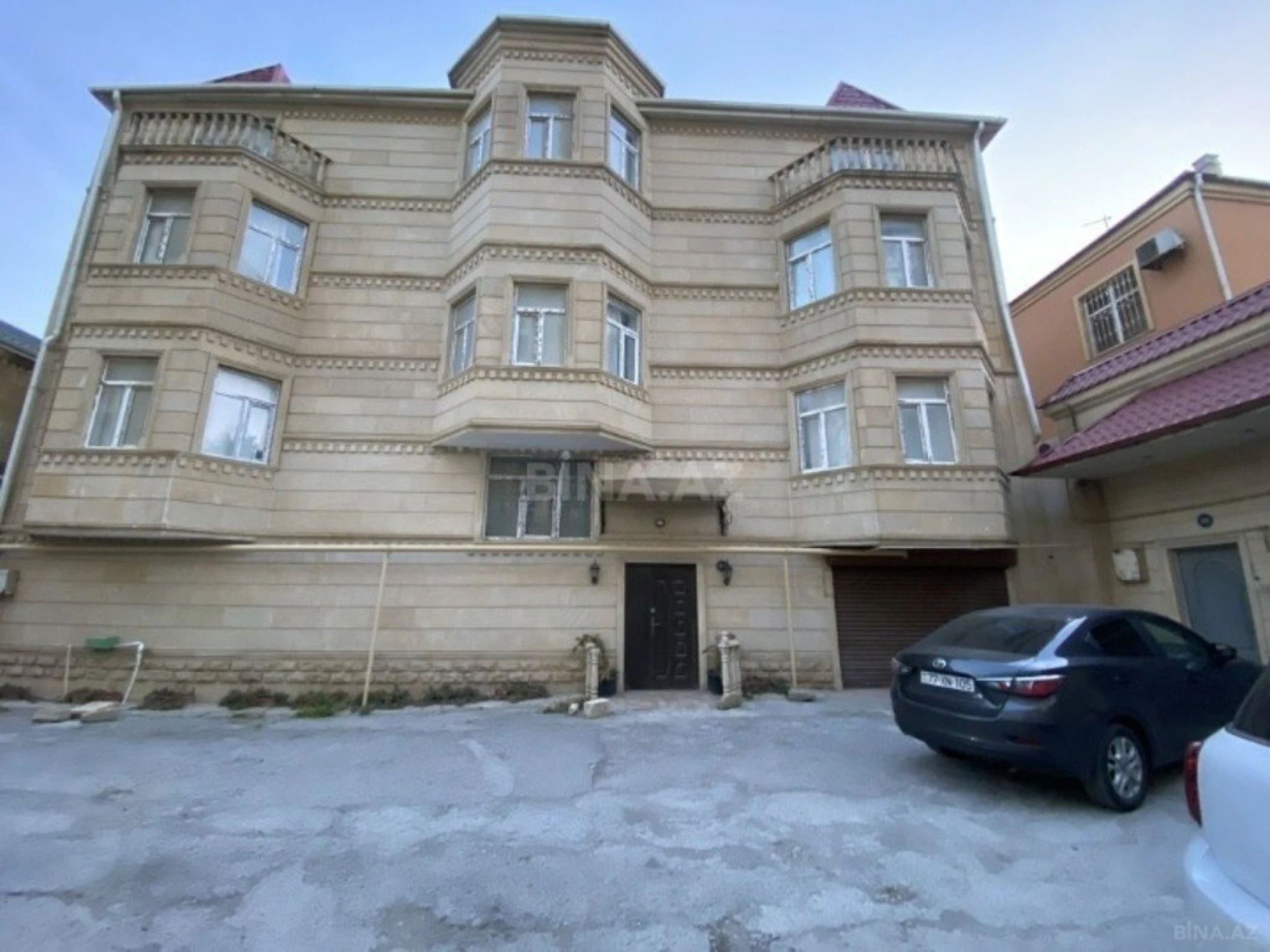 Satılır 20 otaqlı həyət evi 800 m²