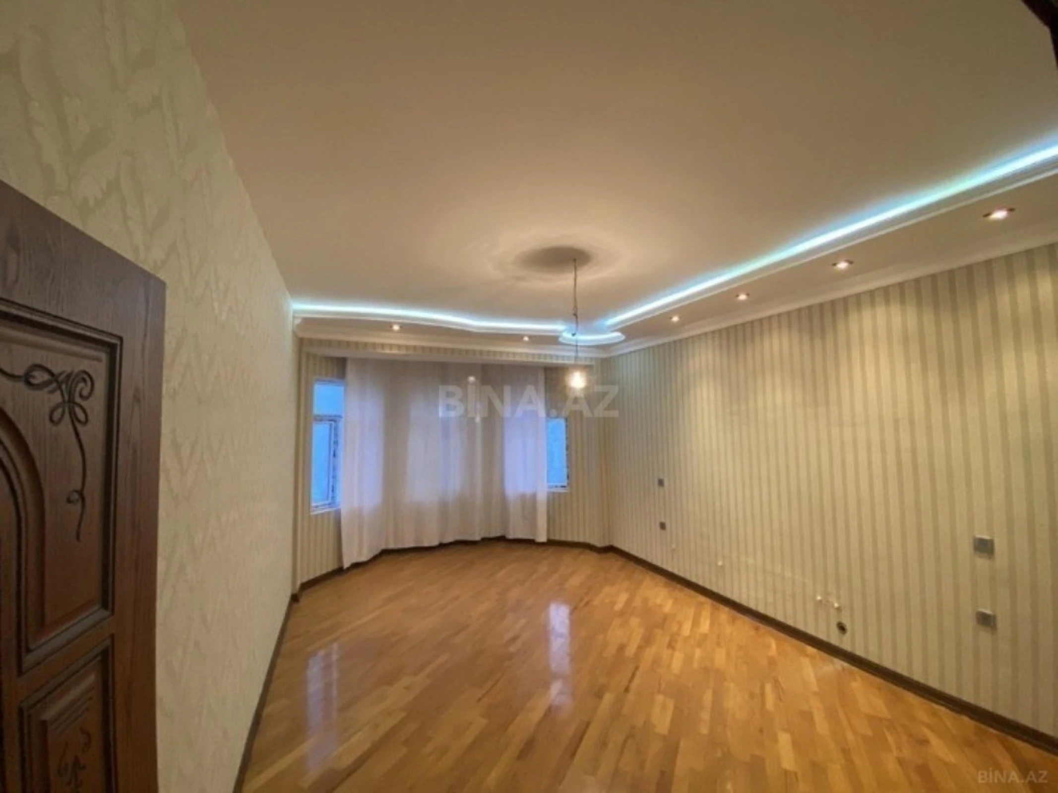 Satılır 20 otaqlı həyət evi 800 m²