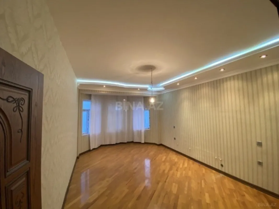 Satılır 20 otaqlı həyət evi 800 m²