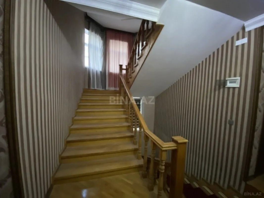 Satılır 20 otaqlı həyət evi 800 m²