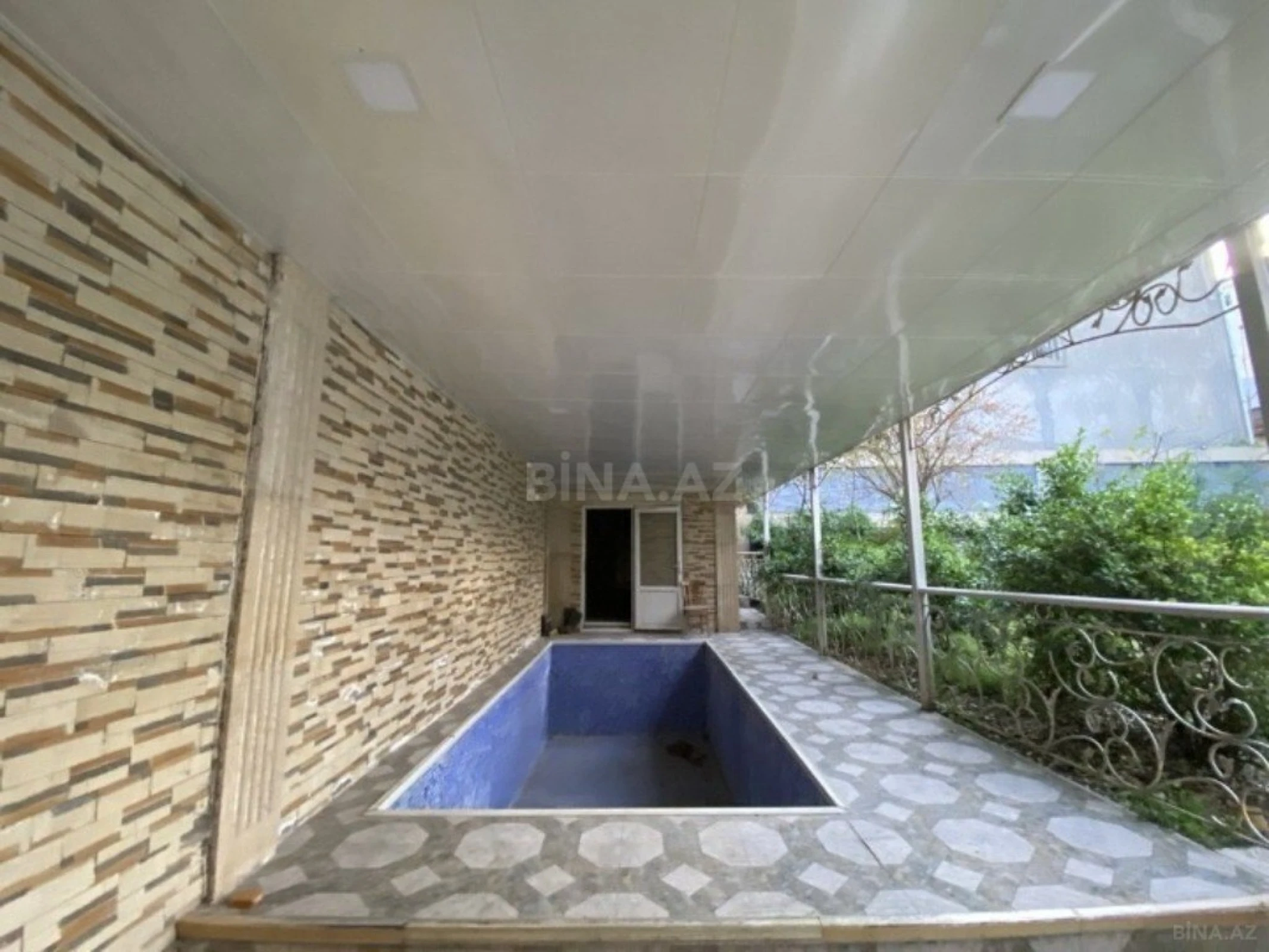 Satılır 20 otaqlı həyət evi 800 m²