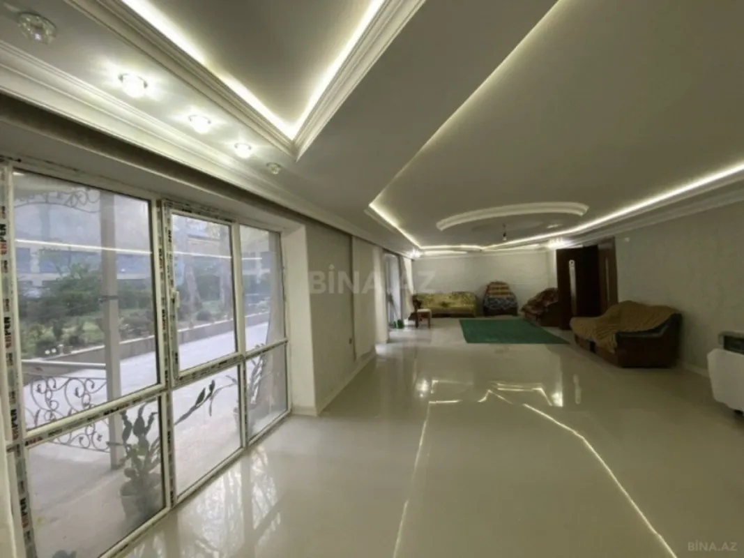 Satılır 20 otaqlı həyət evi 800 m²