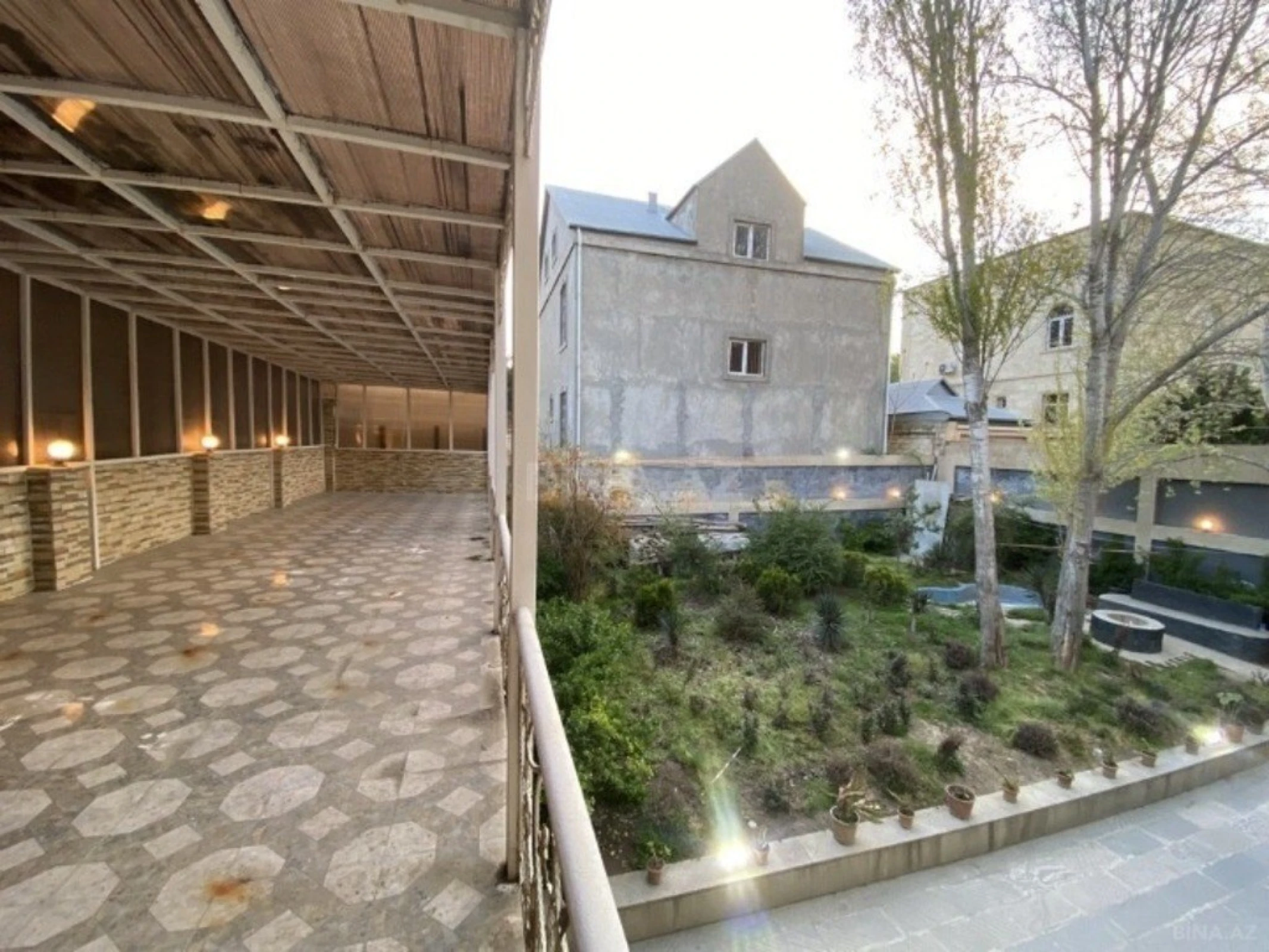 Satılır 20 otaqlı həyət evi 800 m²