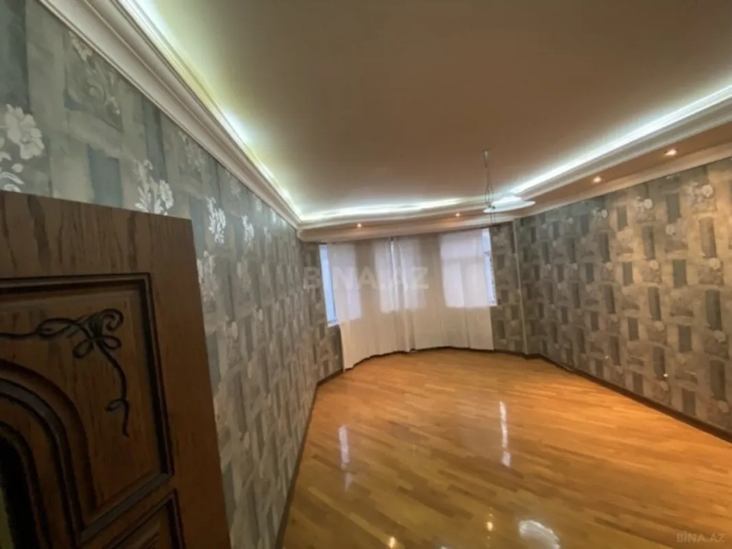 Satılır 20 otaqlı həyət evi 800 m²