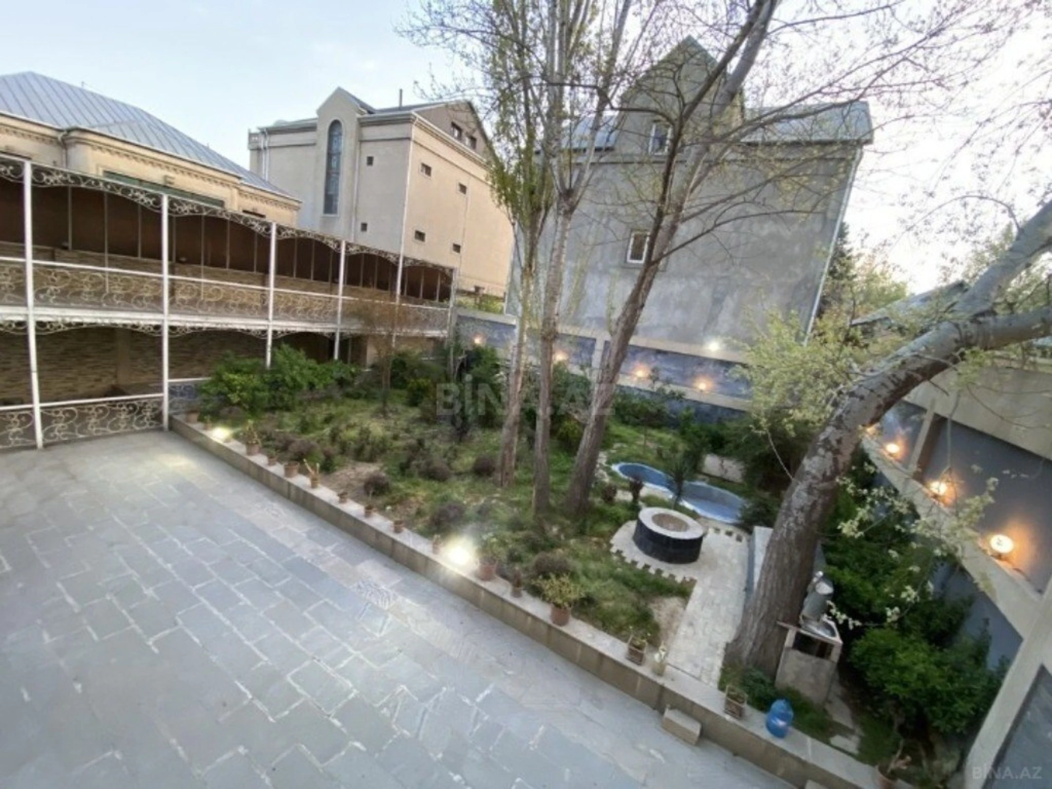 Satılır 20 otaqlı həyət evi 800 m²