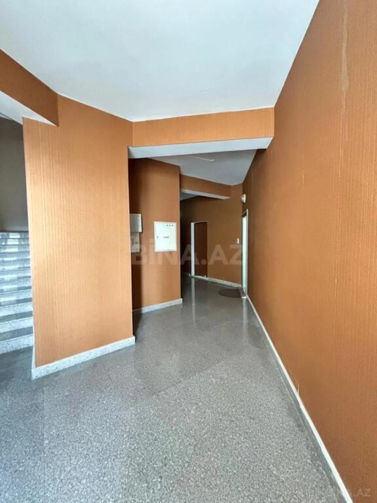 Satılır 4 otaqlı mənzil 228 m²