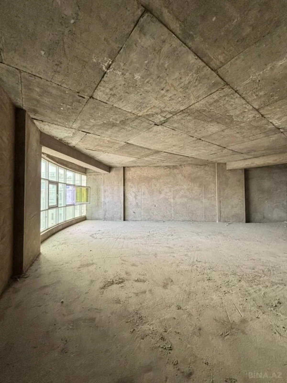 Satılır 4 otaqlı mənzil 228 m²