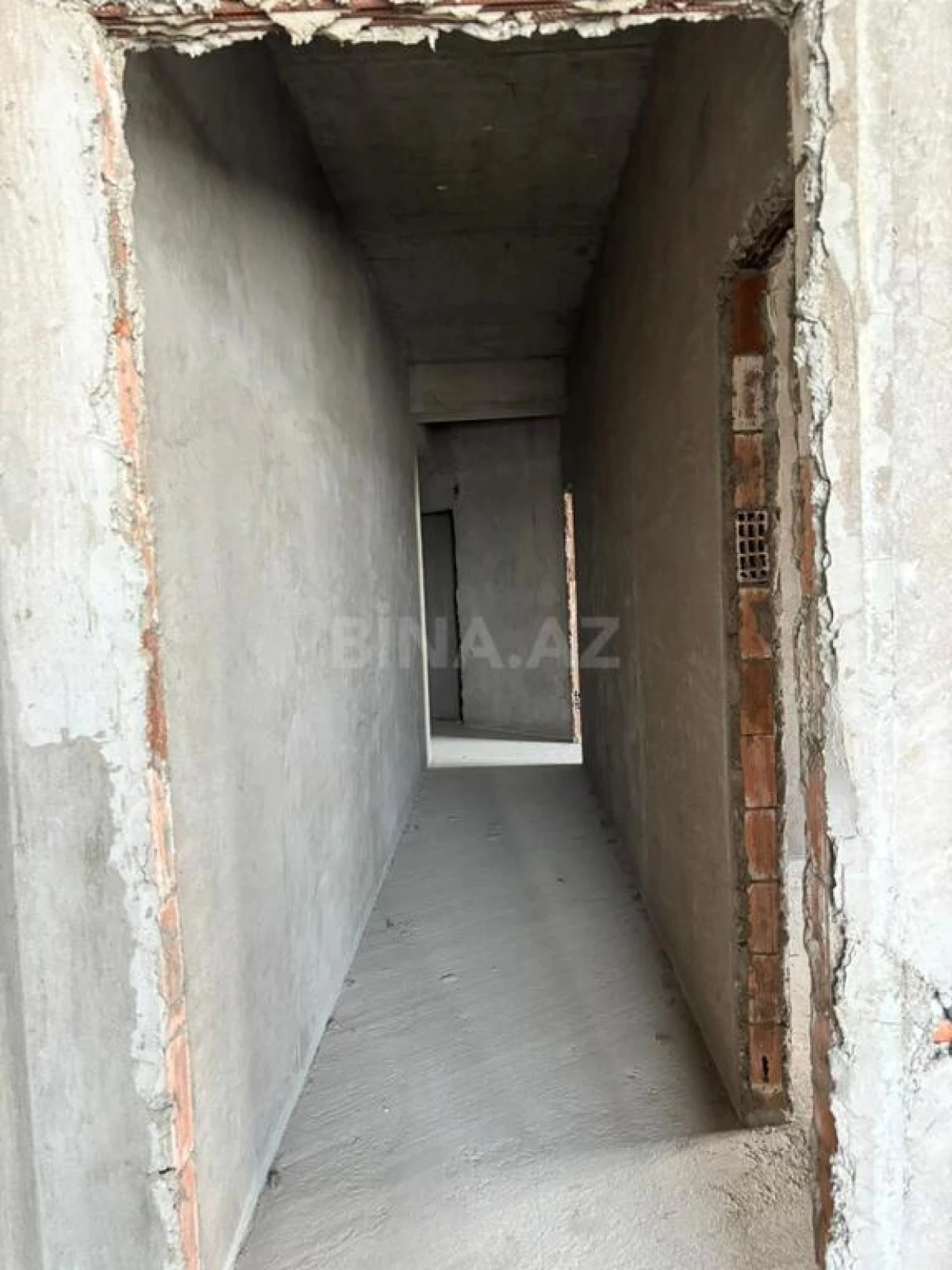 Satılır 4 otaqlı mənzil 228 m²