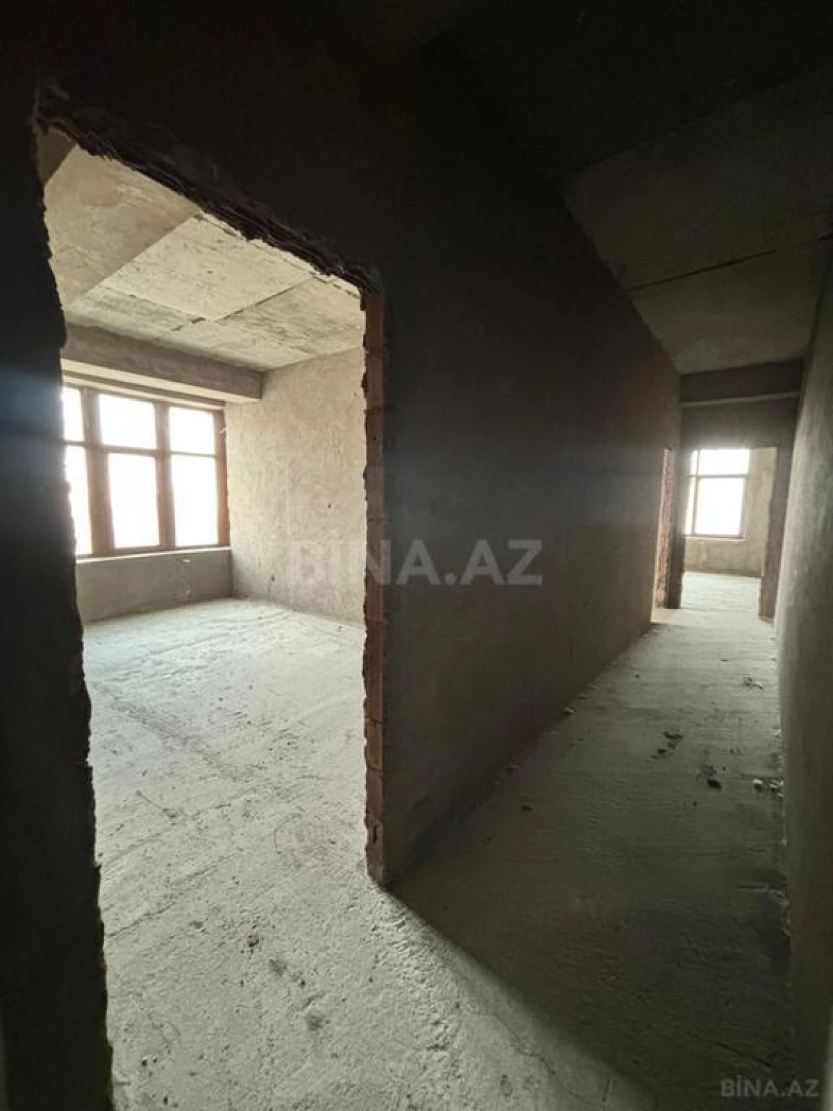 Satılır 4 otaqlı mənzil 228 m²