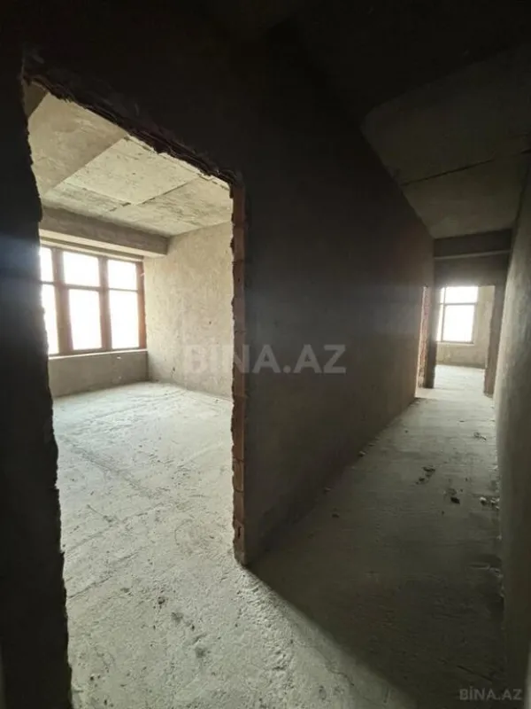 Satılır 4 otaqlı mənzil 228 m²