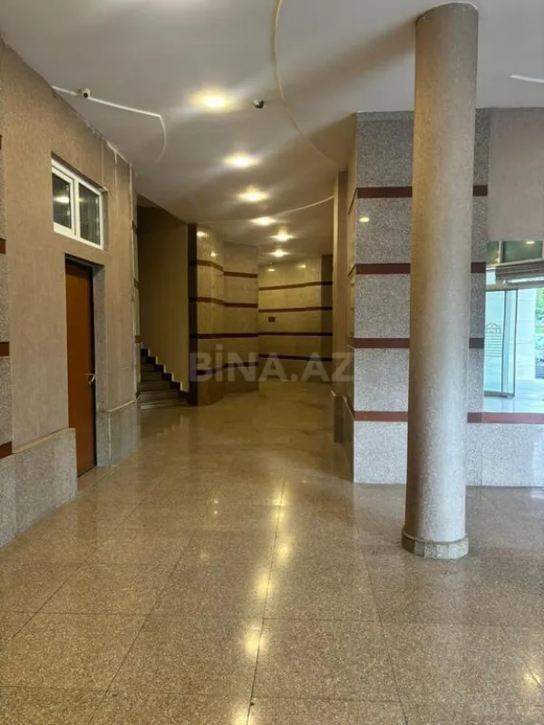 Satılır 4 otaqlı mənzil 228 m²