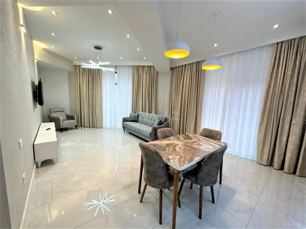 Kirayə verilir 3 otaqlı mənzil 130 m²