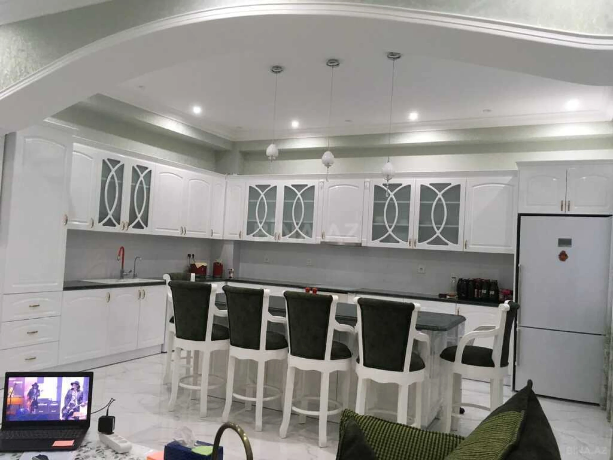 Satılır 2 otaqlı mənzil 144 m²