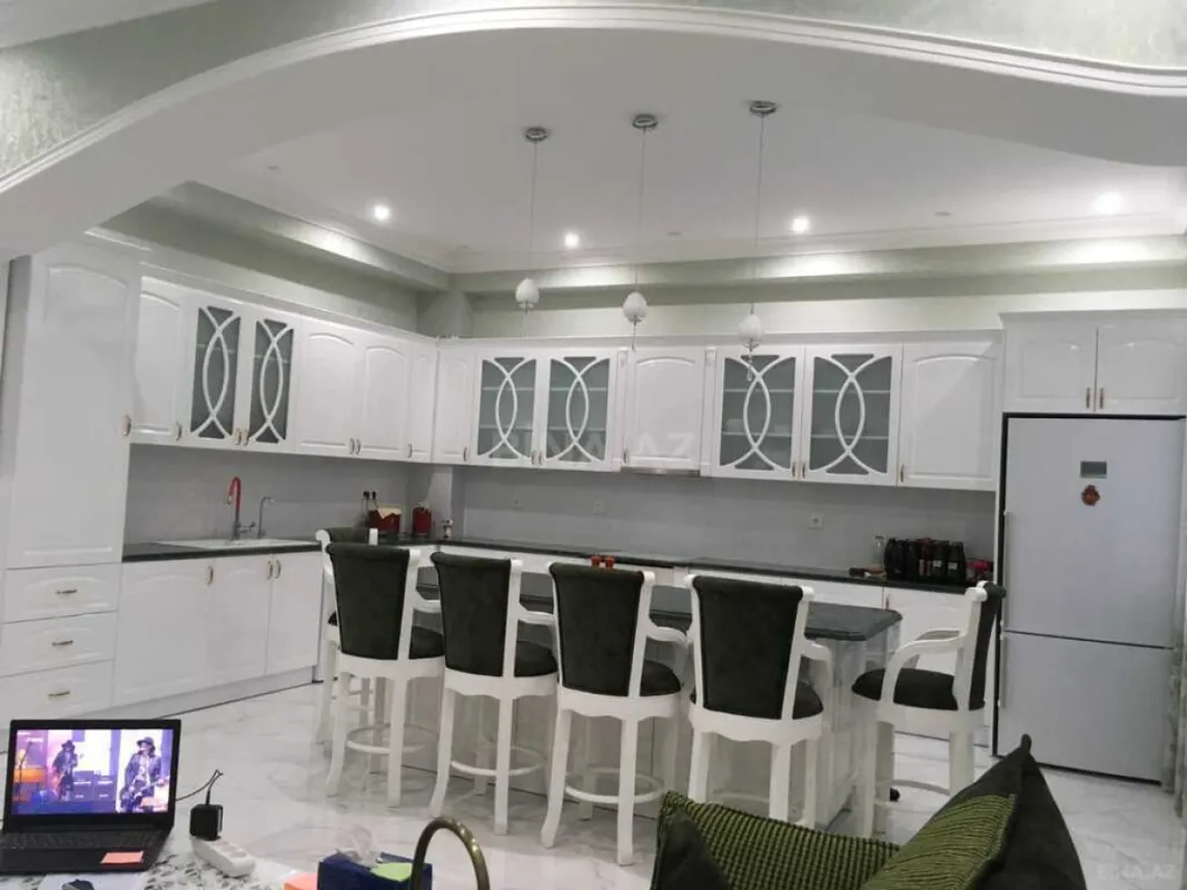 Satılır 2 otaqlı mənzil 144 m²