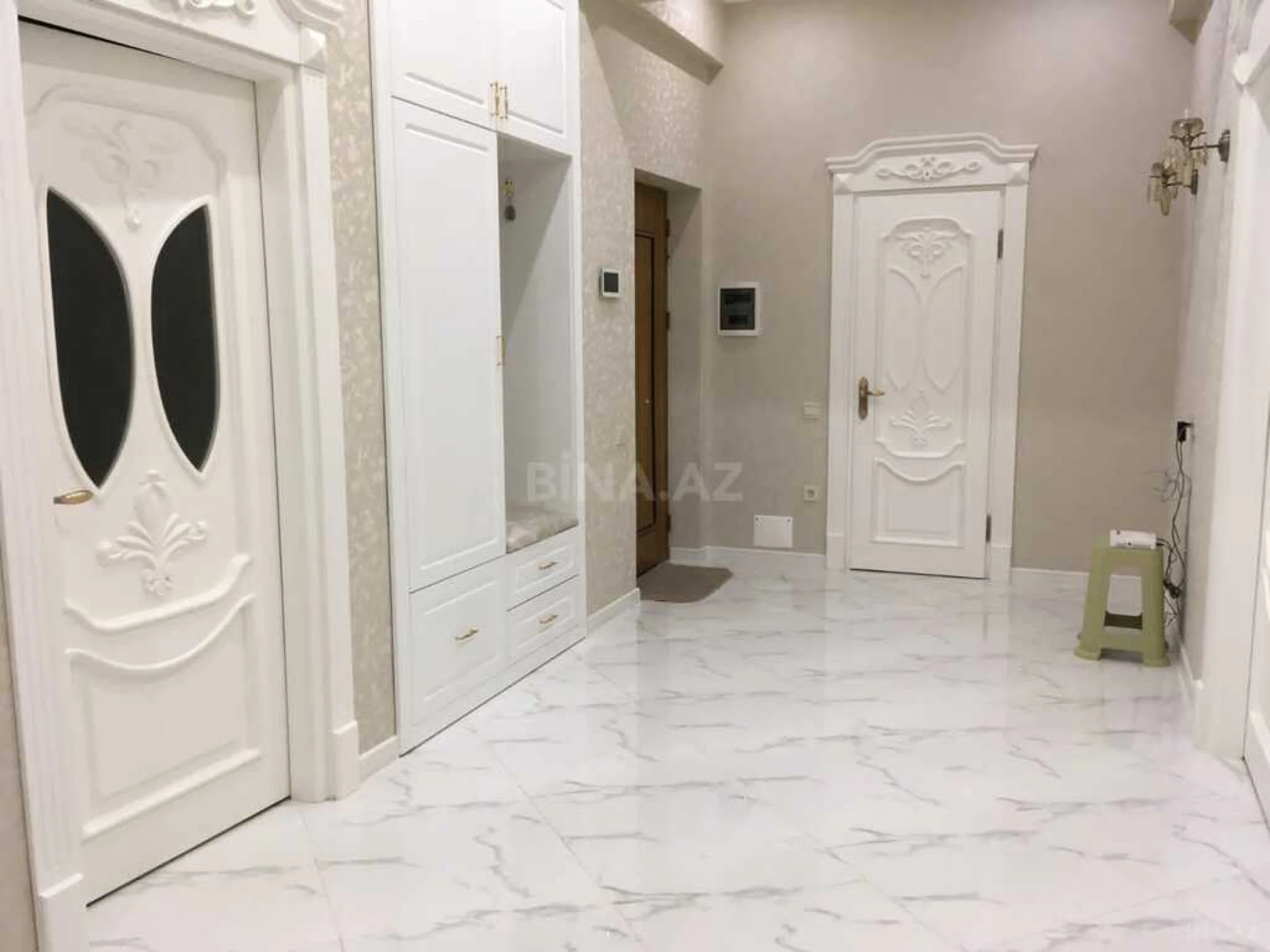 Satılır 2 otaqlı mənzil 144 m²