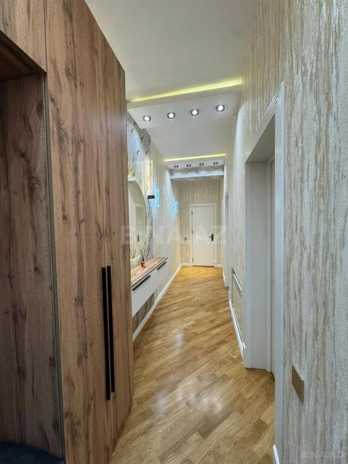 Satılır 2 otaqlı mənzil 88 m²