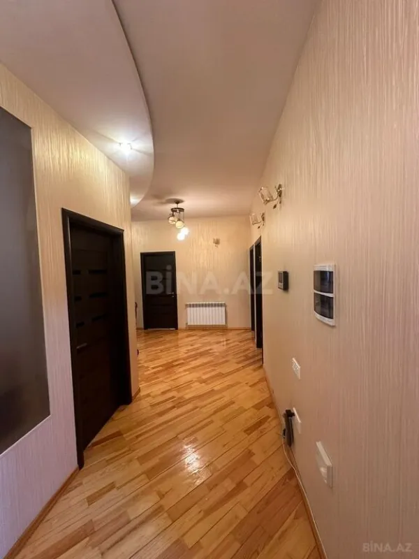 Satılır 4 otaqlı mənzil 150 m²