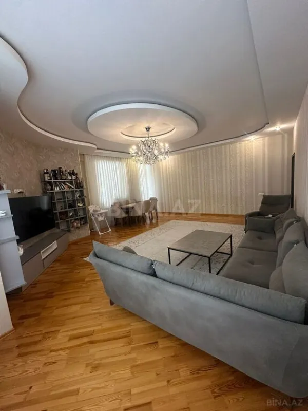 Satılır 4 otaqlı mənzil 150 m²