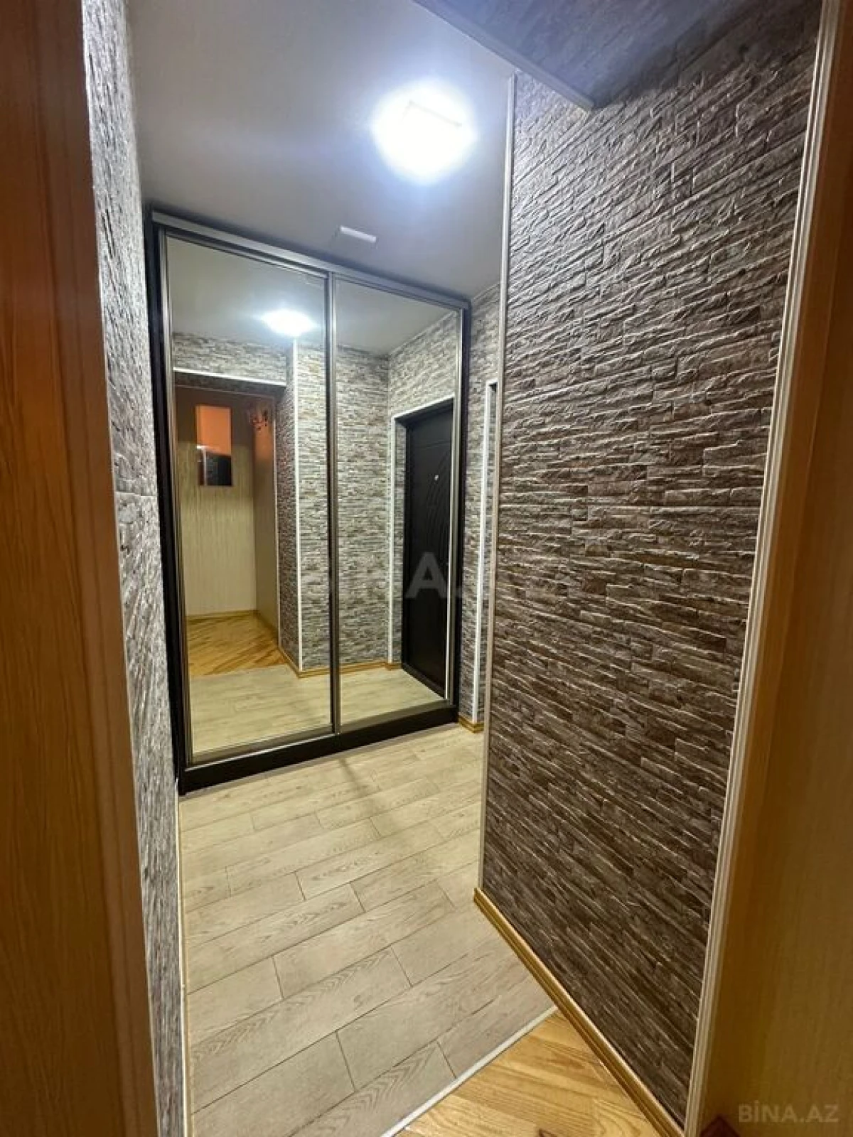 Satılır 4 otaqlı mənzil 150 m²