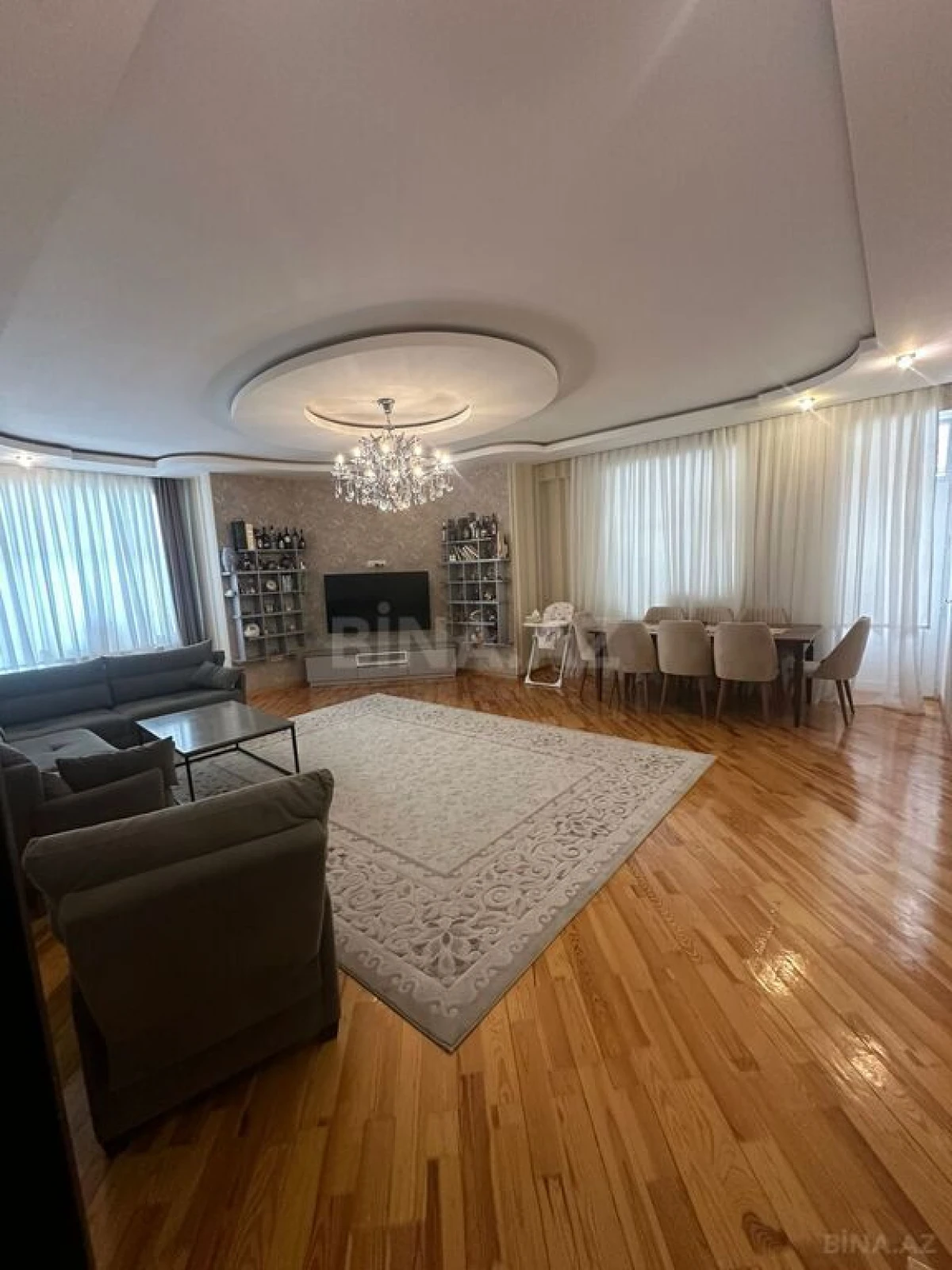 Satılır 4 otaqlı mənzil 150 m²