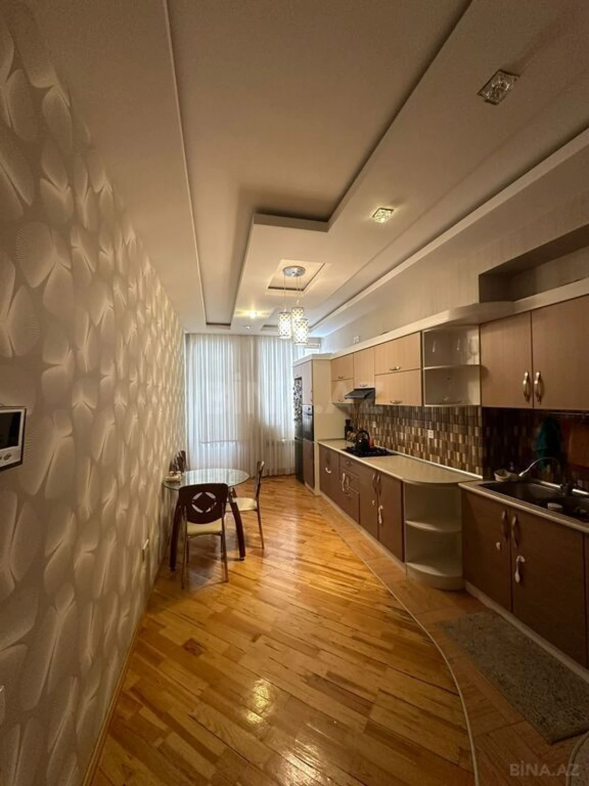 Satılır 4 otaqlı mənzil 150 m²