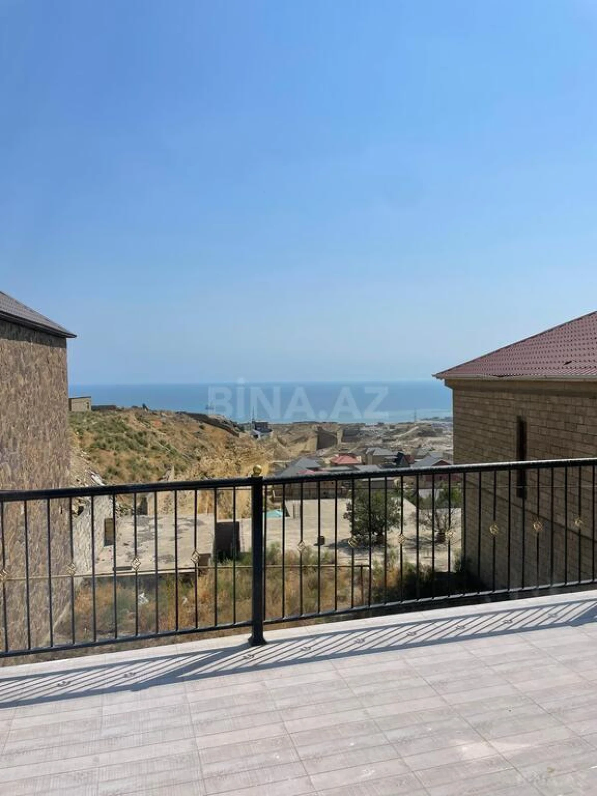 Satılır 5 otaqlı həyət evi 300 m²