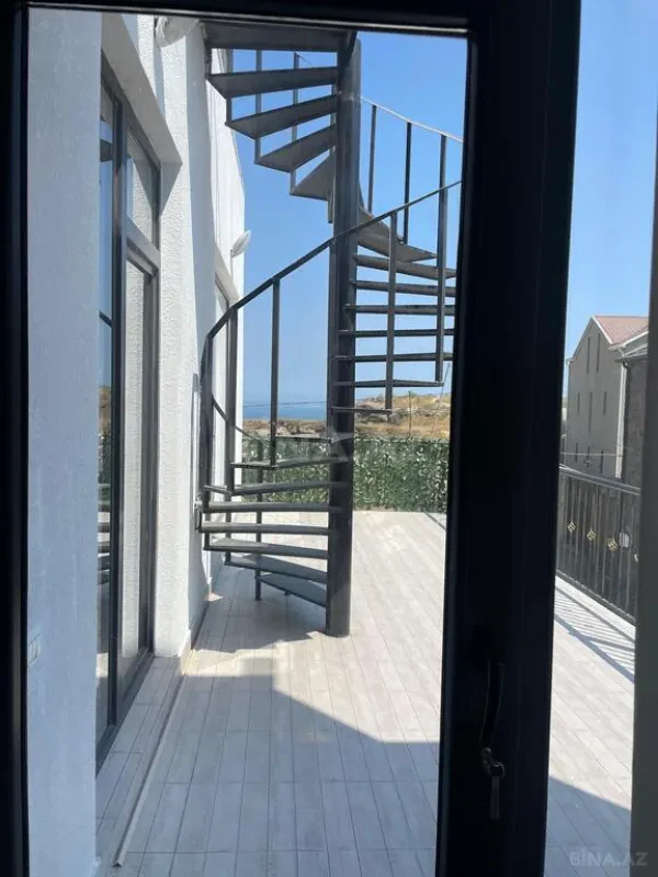 Satılır 5 otaqlı həyət evi 300 m²