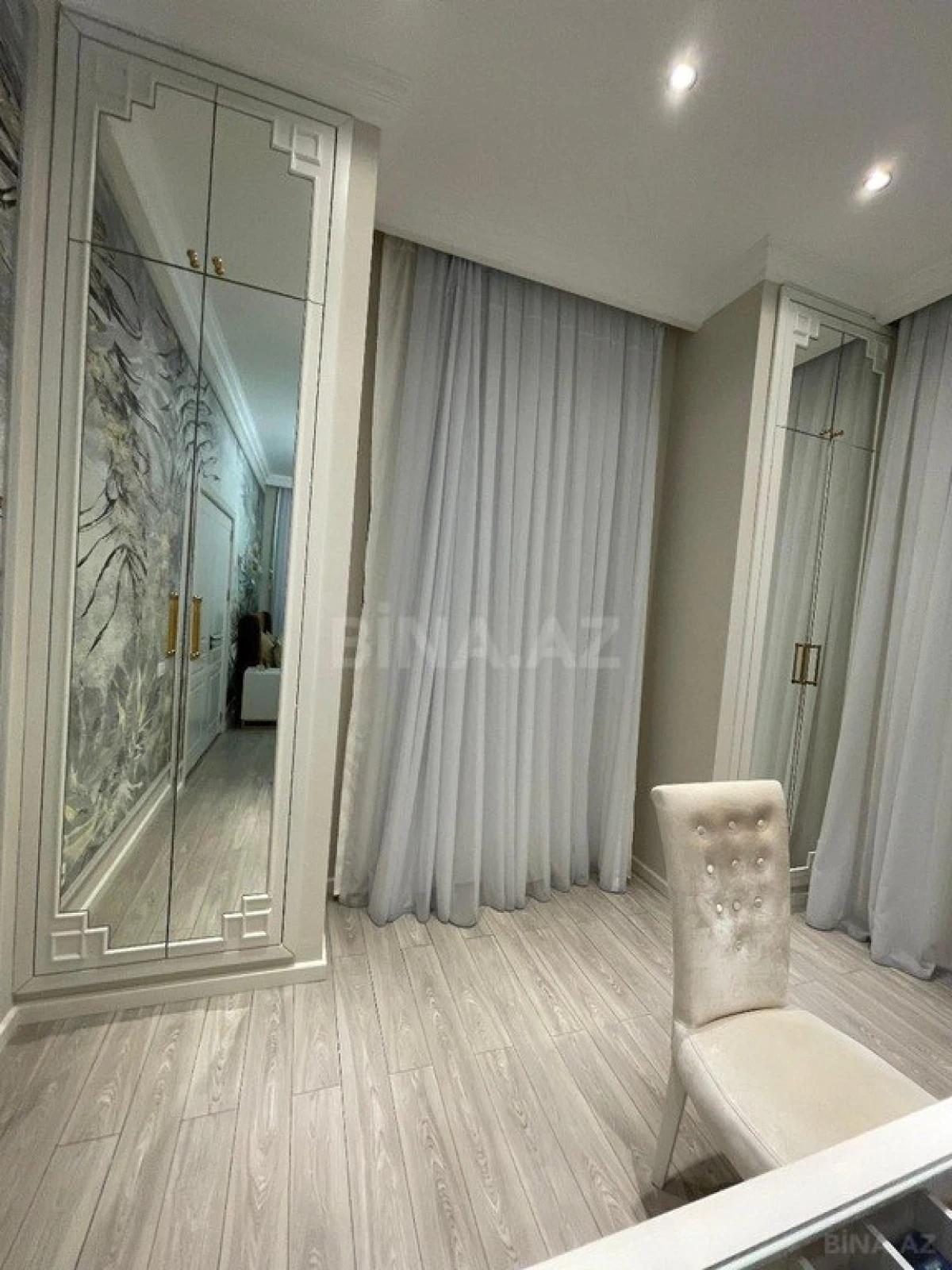 Satılır 5 otaqlı həyət evi 300 m²