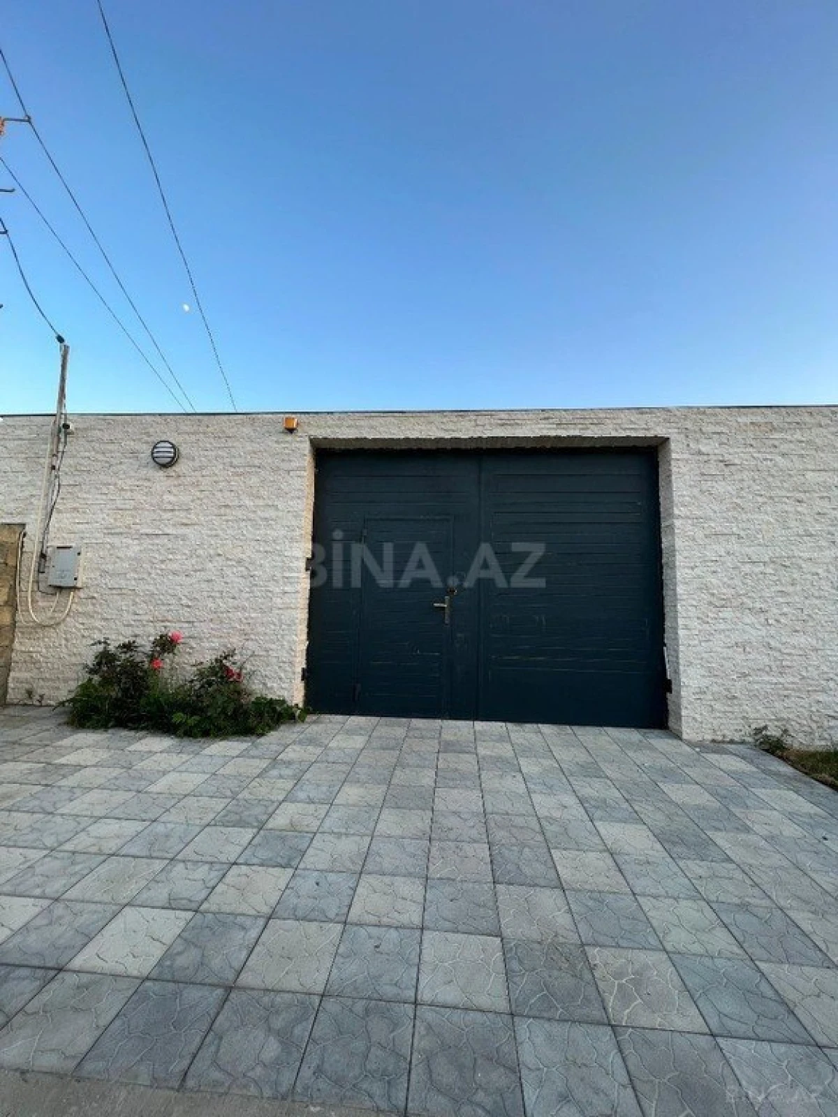 Satılır 5 otaqlı həyət evi 300 m²