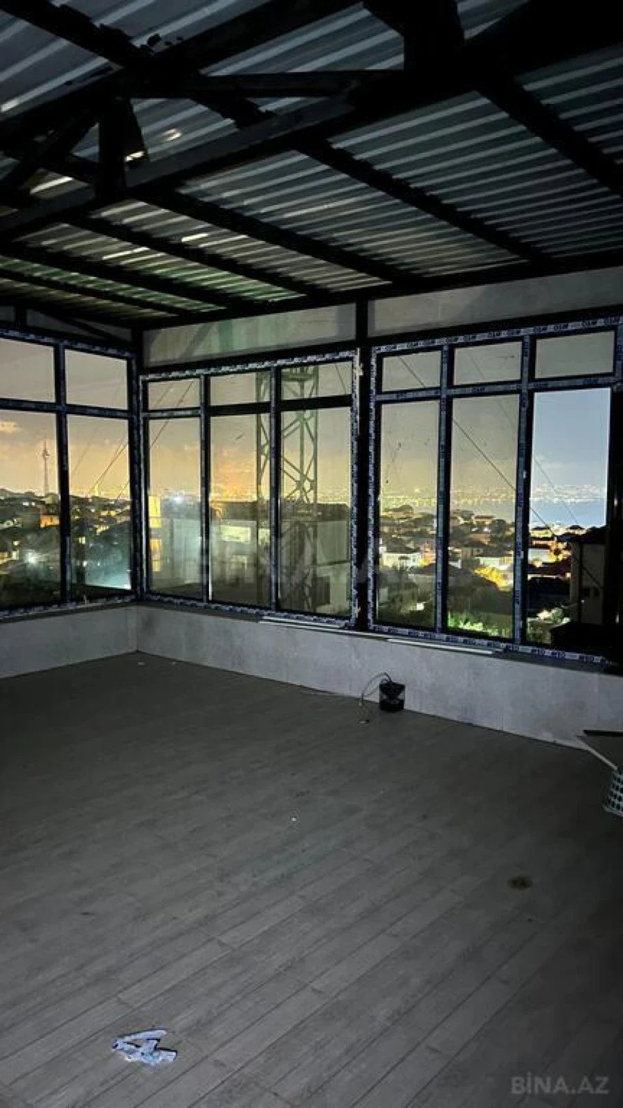 Satılır 5 otaqlı həyət evi 300 m²