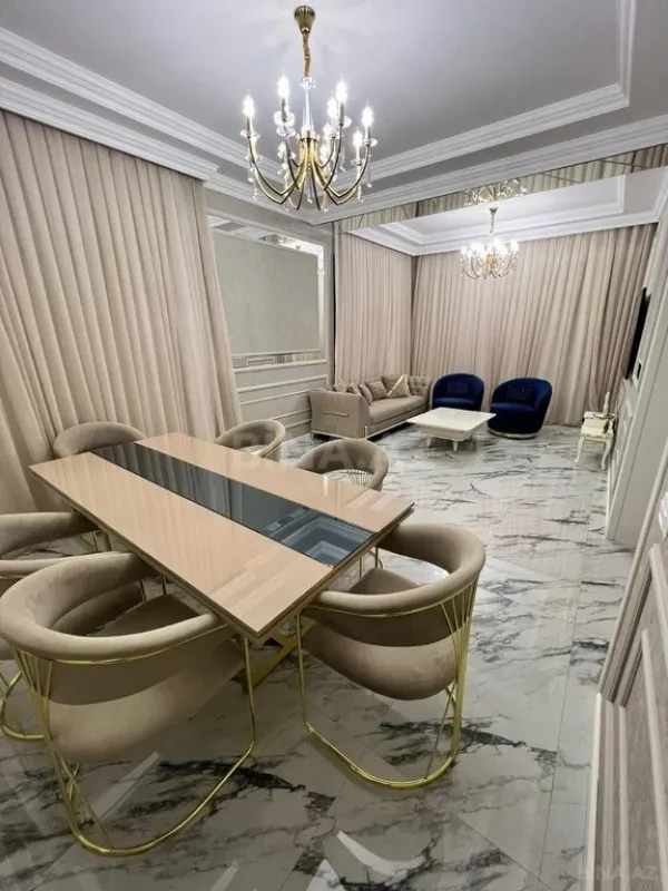 Satılır 5 otaqlı həyət evi 300 m²