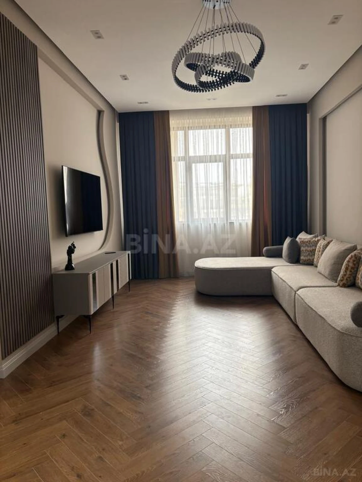 Kirayə verilir 2 otaqlı mənzil 75 m²