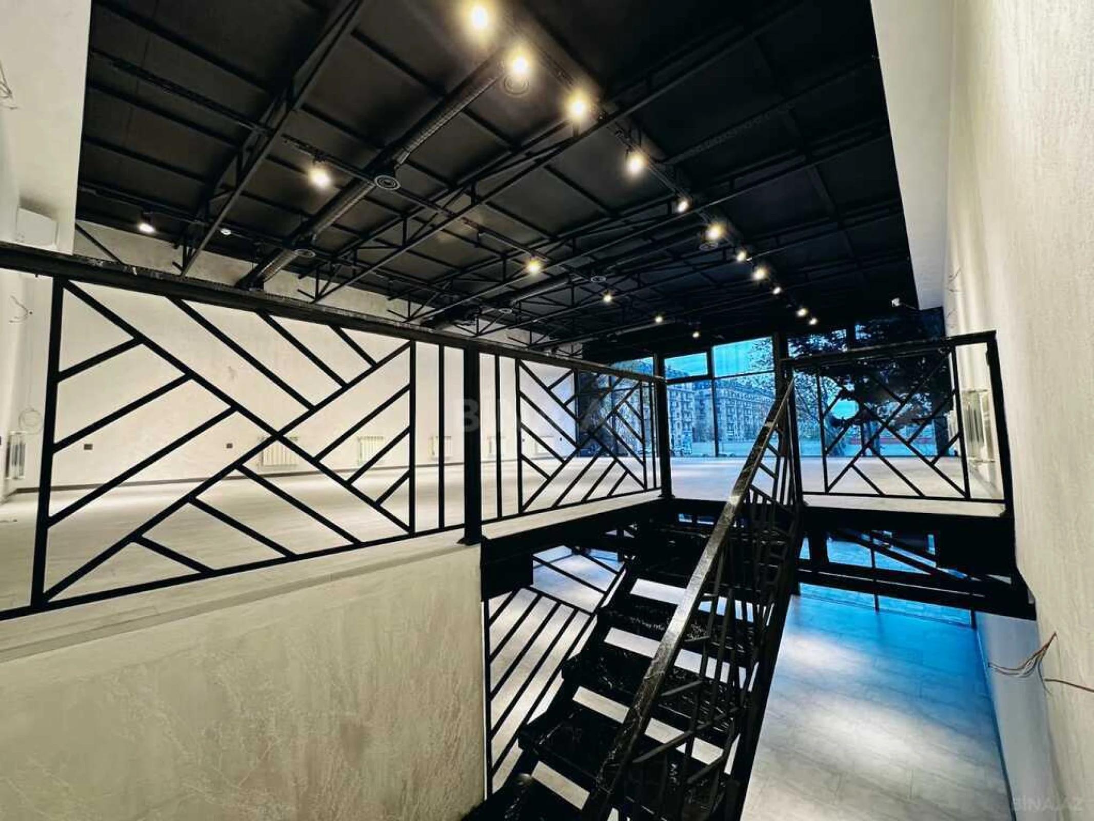 Kirayə verilir 20 otaqlı ofis 1000 m²