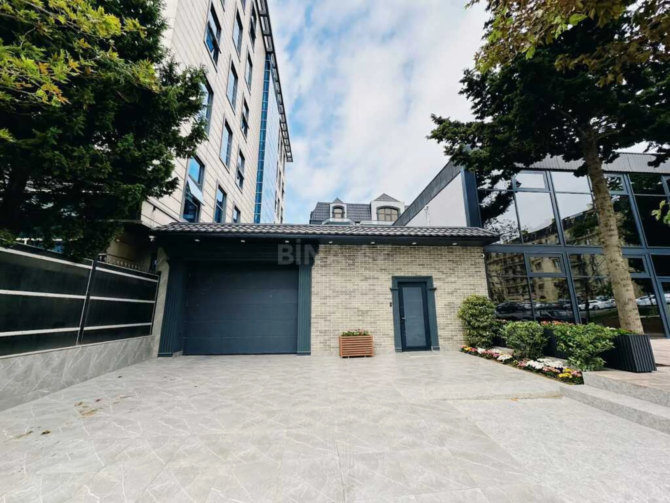 Kirayə verilir 20 otaqlı ofis 1000 m²