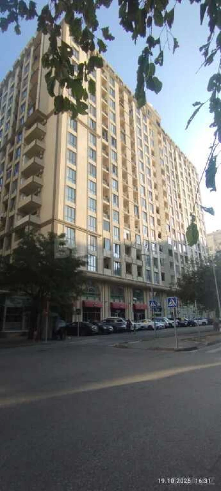 Satılır 3 otaqlı mənzil 157 m²