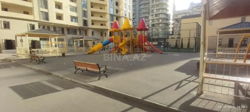 Satılır 3 otaqlı mənzil 157 m²